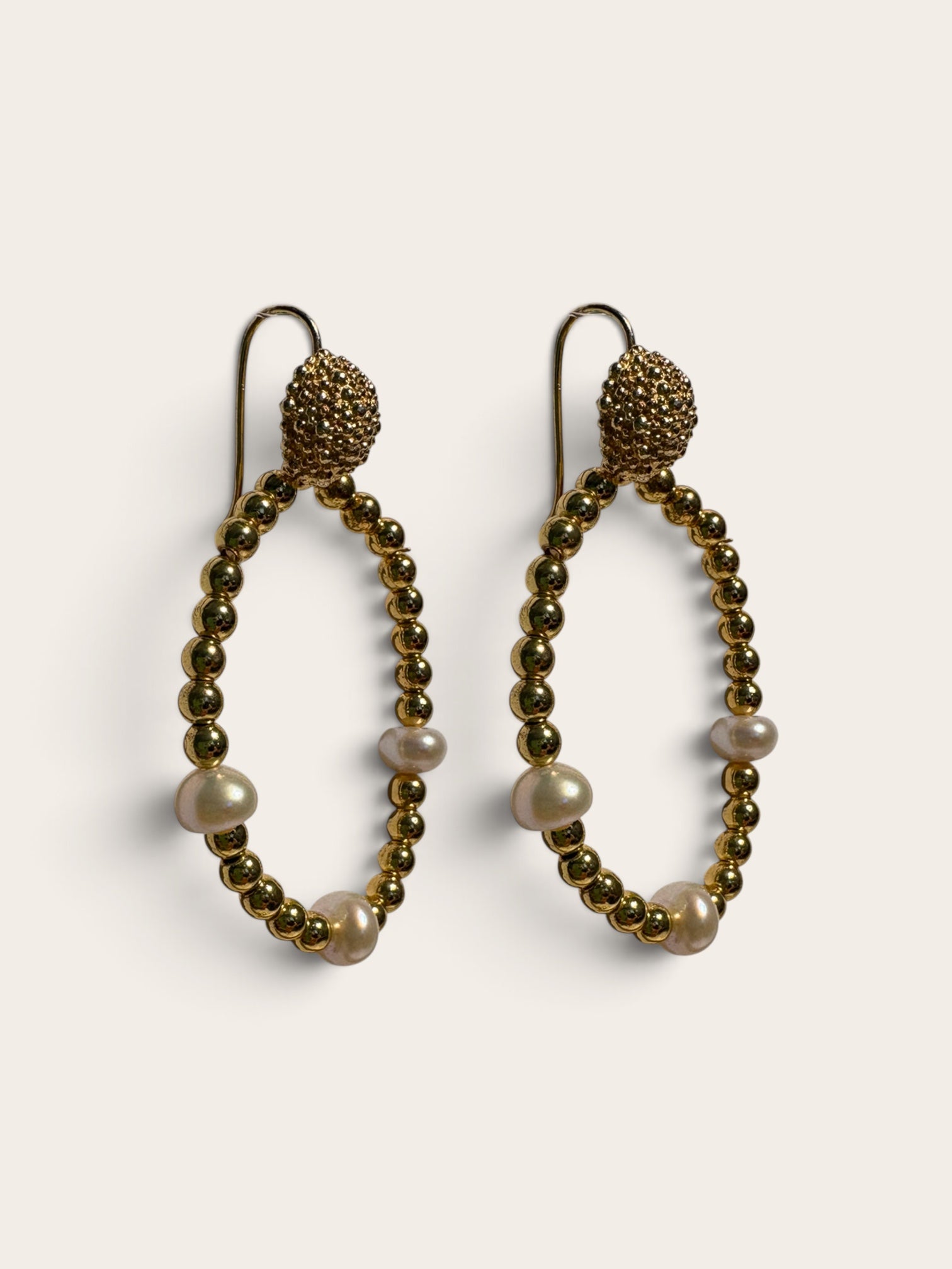 Orecchino con ematite e perle di acqua dolce in argento 925