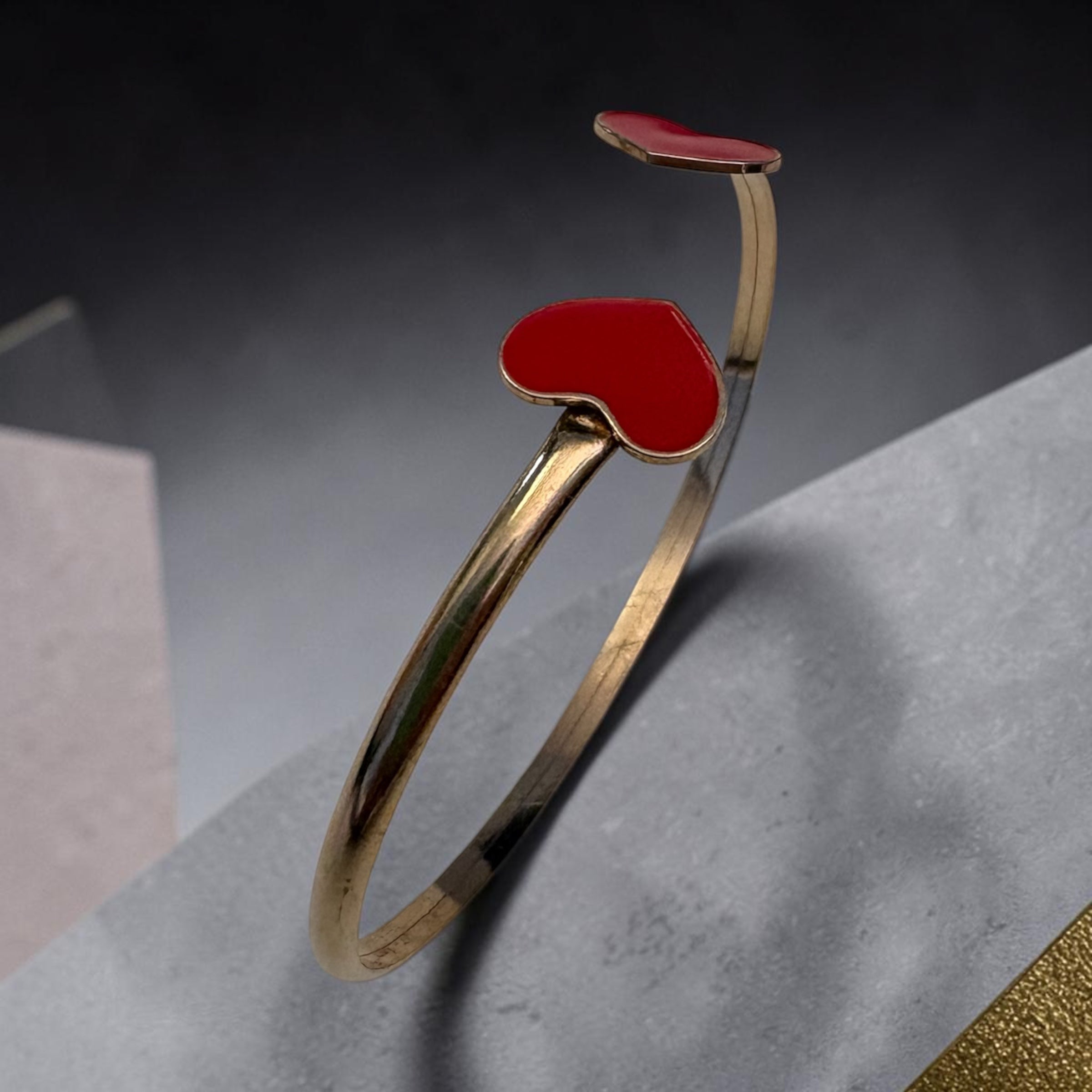 Bracciale Rigido in Argento Dorato con Doppio Cuore Smaltato