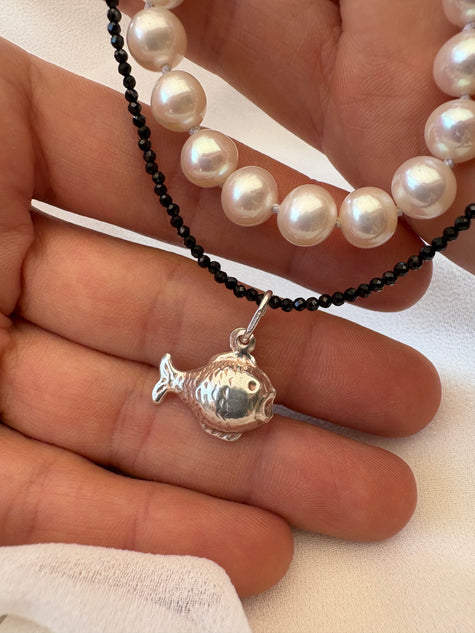 Collana con perle di acqua dolce e con spinello in argento 925