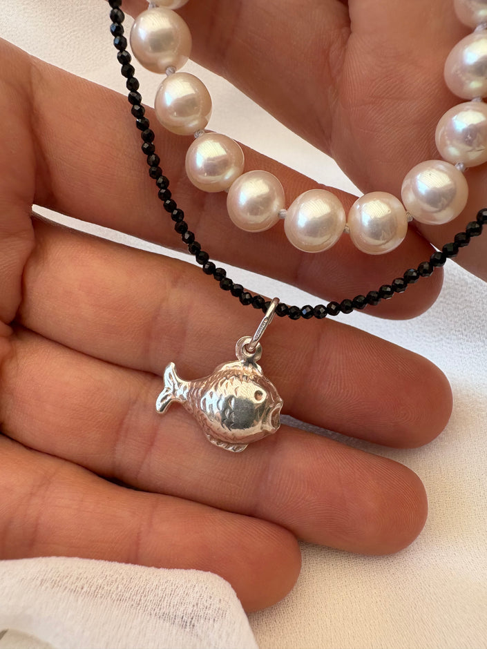 Collana con perle di acqua dolce e con spinello in argento 925