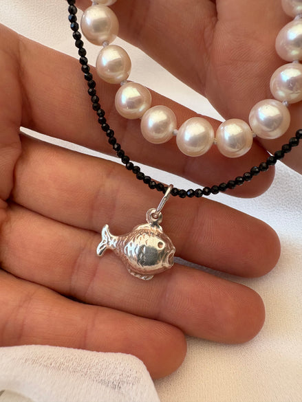 Collana con perle di acqua dolce e con spinello in argento 925
