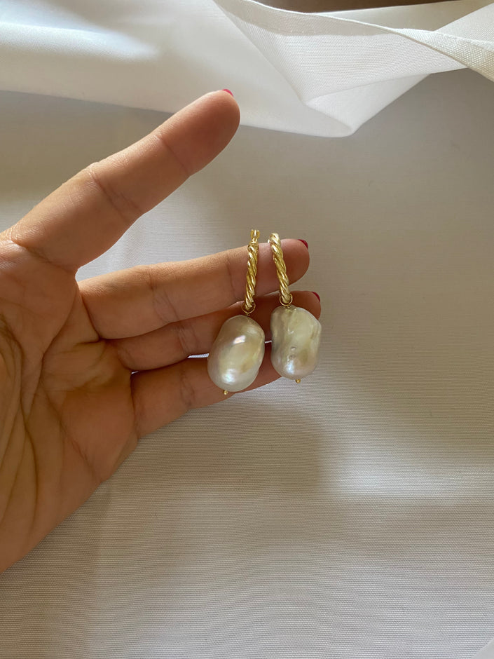 Orecchini in argento 925 placcato oro con perle di acqua dolce barocche