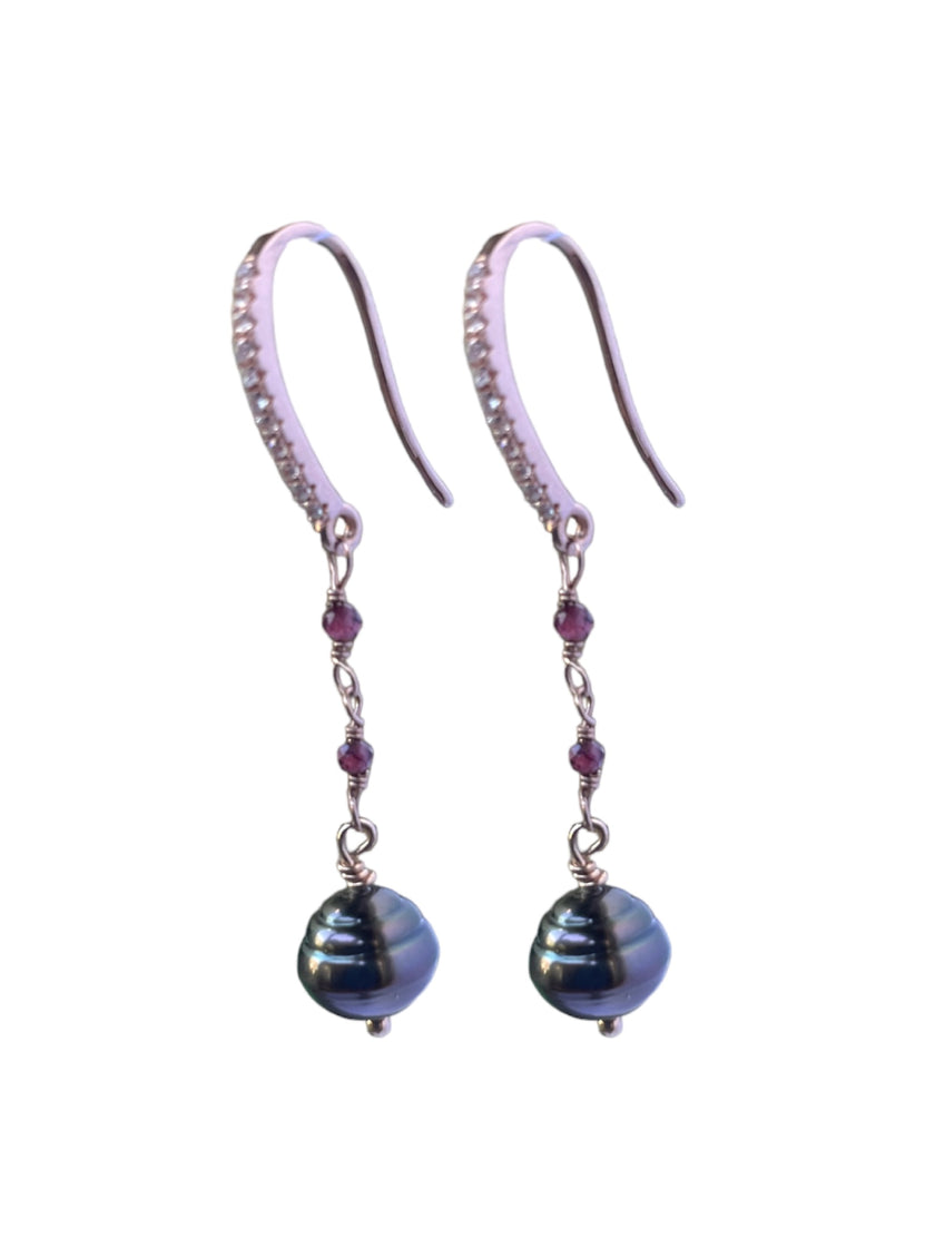 Orecchini artigianali con perla di Tahiti e granato - Firenze