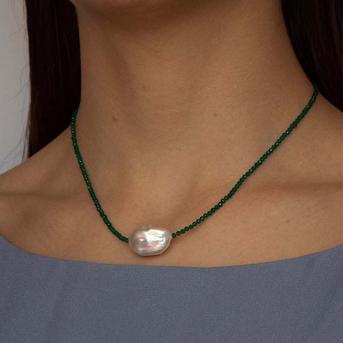 Necklace with baroque freshwater pearl and green agate - Vanessa