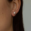 Boucle d'oreille lobe avec perles d'eau douce