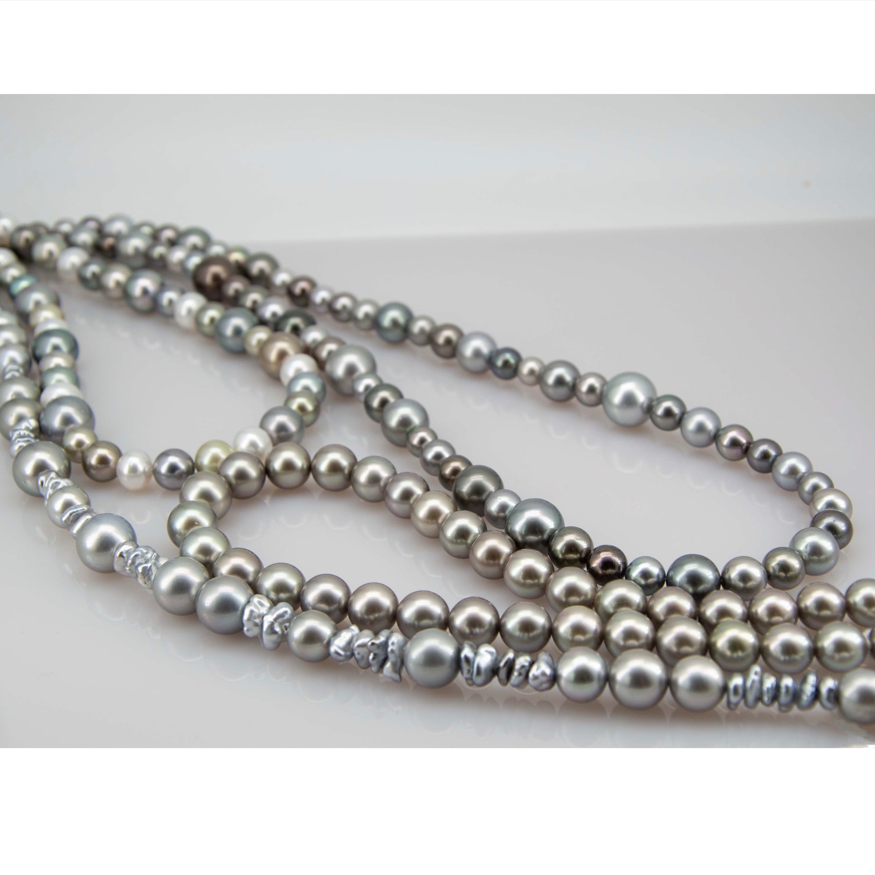 Necklace with multicolored Tahitian cultured pearls